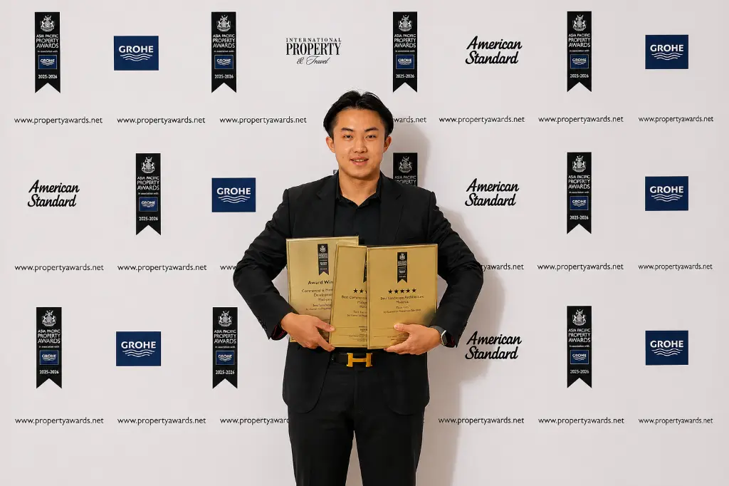 Kueen lai receiving IPA awards